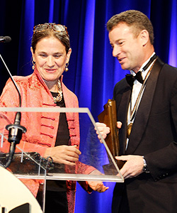 Jill Jonnes presents 2006 NBA award to Timothy Egan.